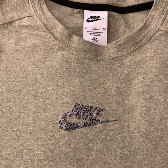 Nike Mens Sportswear Boxy Short Sleeve T-Shirt in Heather Gray. Size Small. - Picture 1 of 8